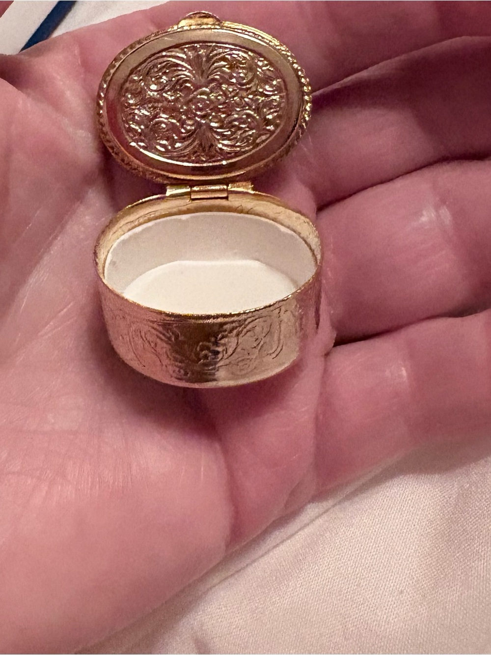 Vintage Blue, White, and Golden  Cameo Pill Box - Picture 3 of 8